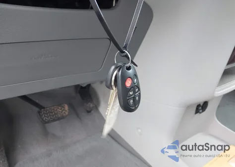 2011 Toyota Sienna Xle from USA, damaged, VIN 5TDYK3DC1BS057665